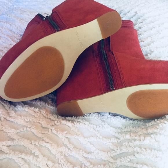 Kookaburra Carman Wedge Bootie in Red suede. - Picture 4 of 6